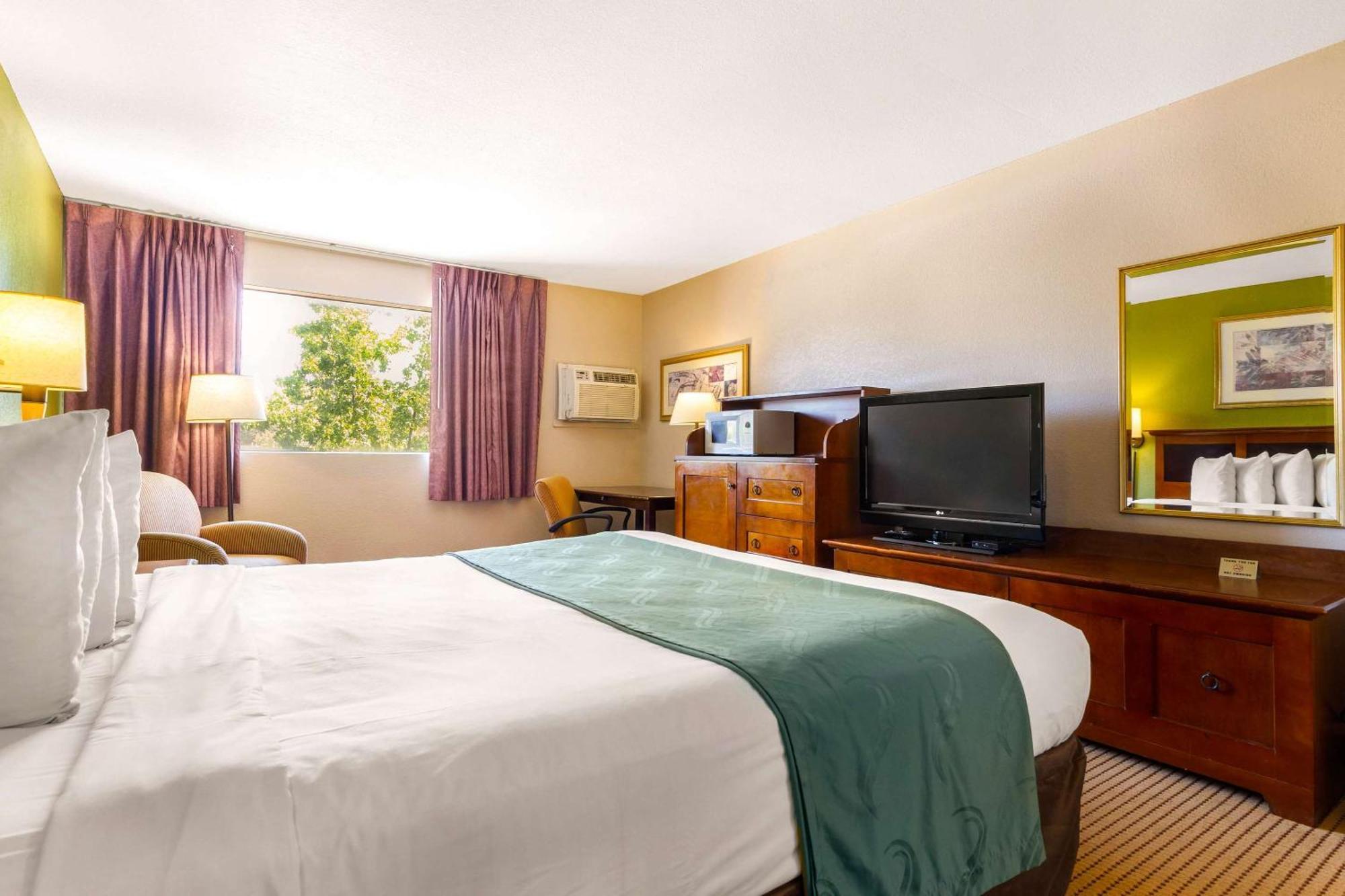 Rodeway Inn Auburn Exteriér fotografie