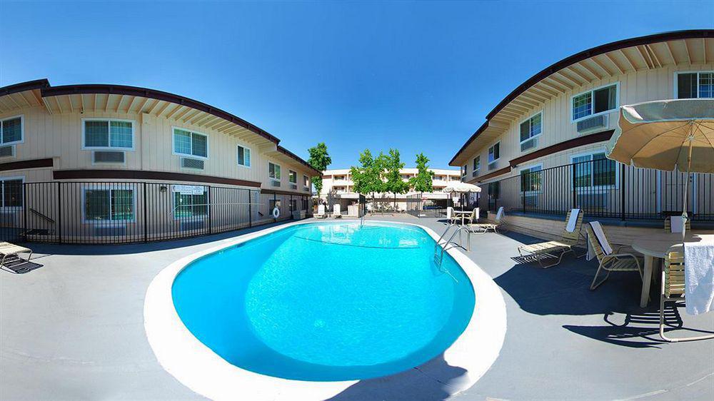 Rodeway Inn Auburn Exteriér fotografie